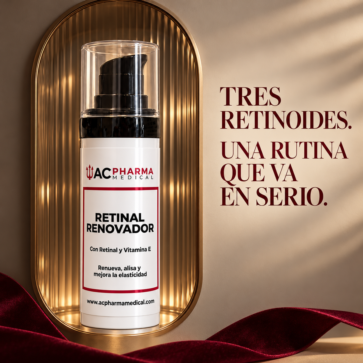Retinal Renovador en una hornacina dorada con cristal acanalado y cinta burdeos.